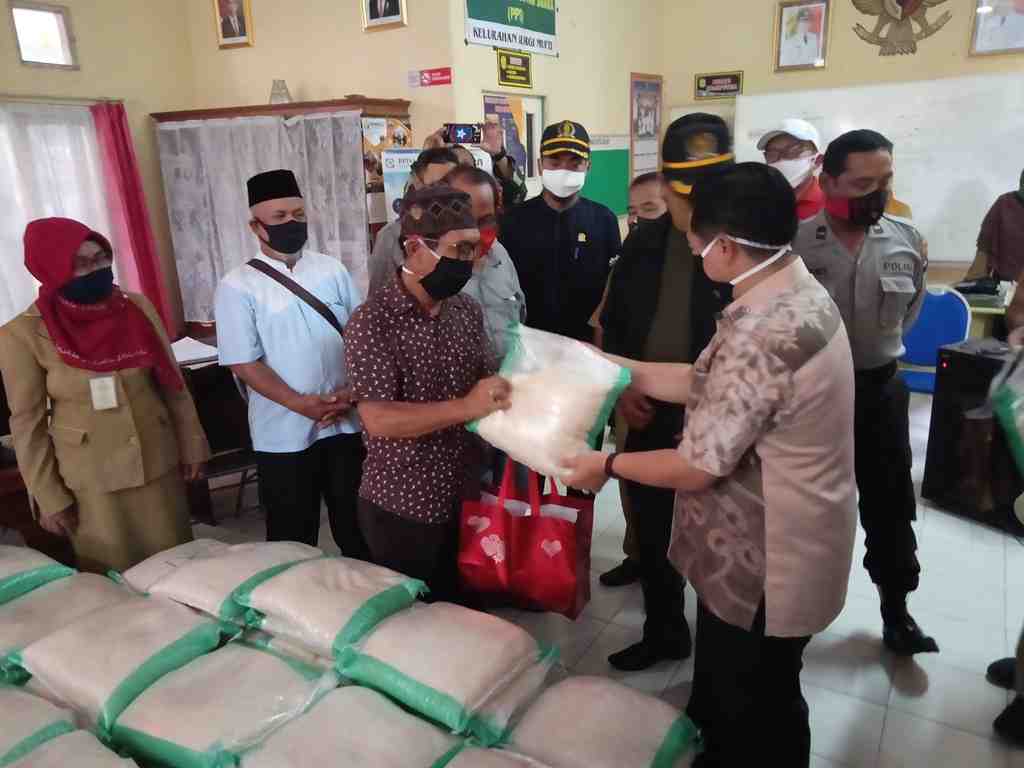 SERAHKAN BANTUAN