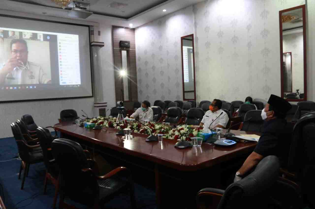 BUPATI ROHUL VIDEO CONFERENCE DENGAN CAMAT SE ROHUL