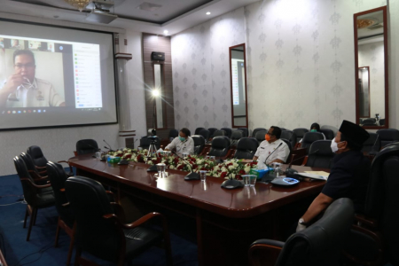 BUPATI ROHUL VIDEO CONFERENCE DENGAN CAMAT SE ROHUL