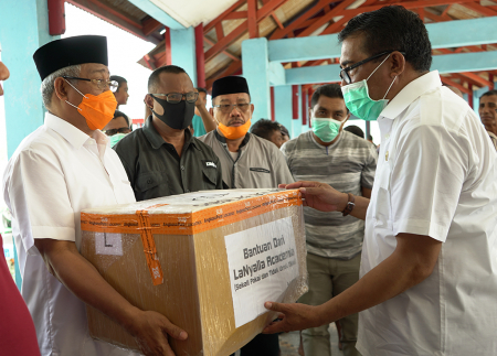 WALIKOTA TIDORE TERIMA BANTUAN APD
