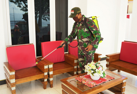 SEMPROT CAIRAN DISINFEKTAN