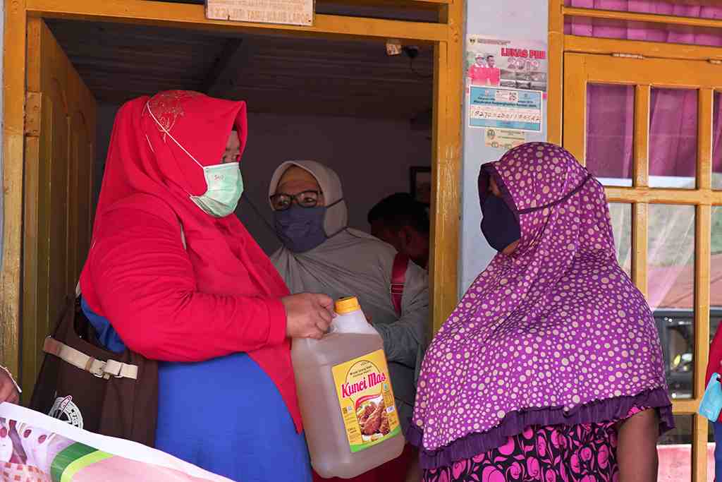 PENYALURAN BANTUAN UNTUK KAUM DHUAFA