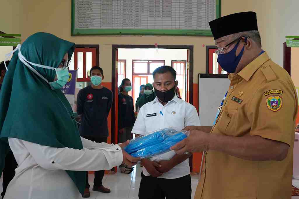 PUSKESMAS DAERAH TERPENCIL TERIMA APD