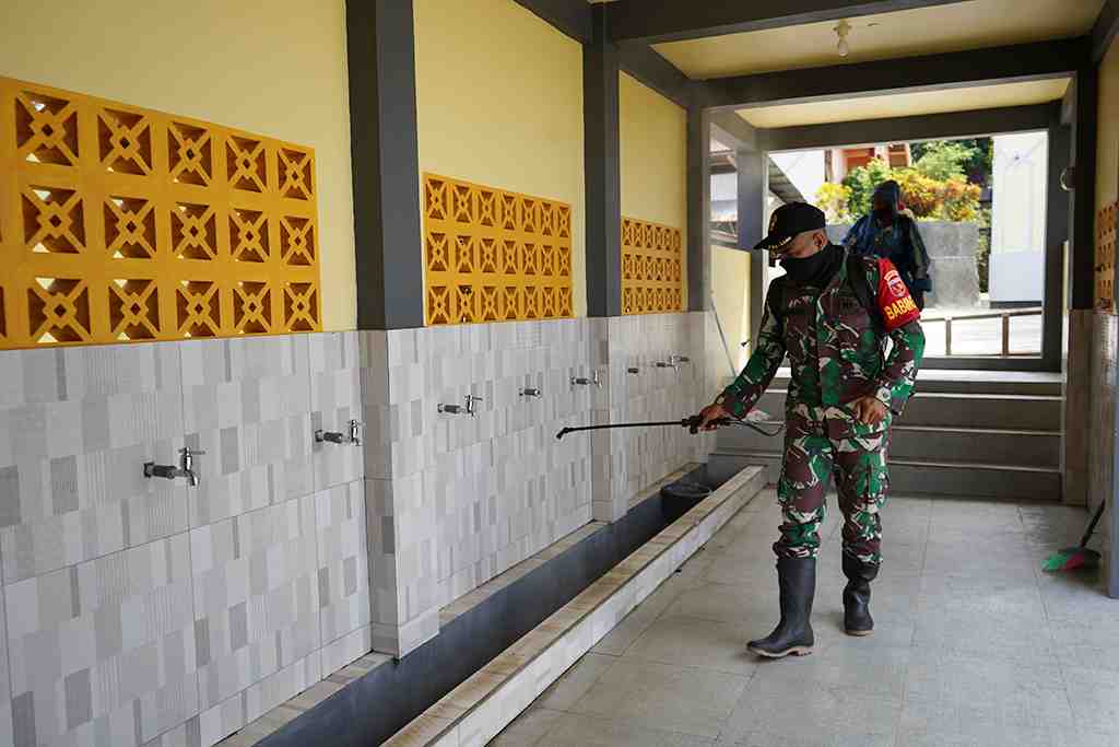 SEMPROT CAIRAN DISINFEKTAN