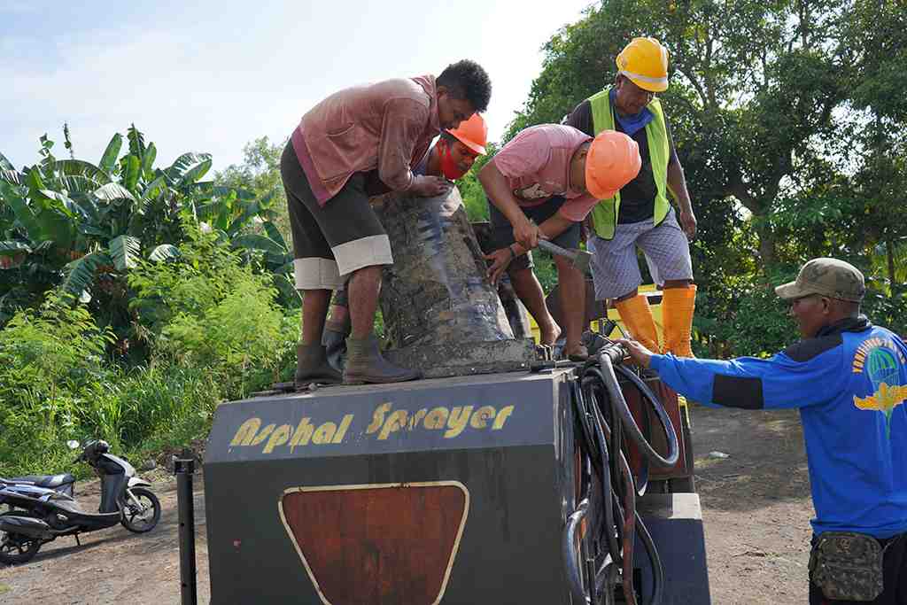 MENGISI ASPHALT