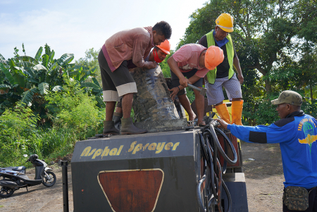 MENGISI ASPHALT