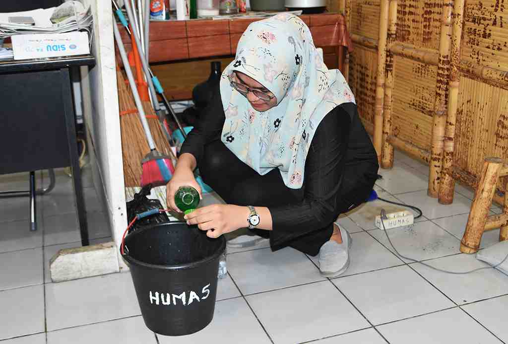 MEMBUAT CAIRAN DISINFEKTAN