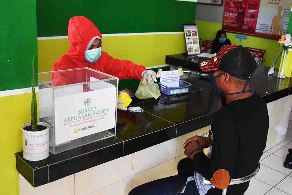 LAYANI WARGA PAKAI APD