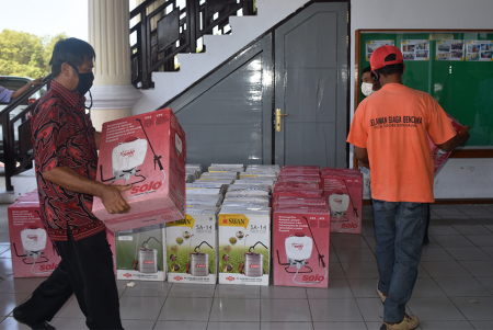 ANGKAT BOX BANTUAN PEDULI COVID-19