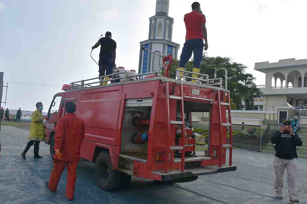 PERSIAPAN PENYEMPROTAN DISINFEKTAN
