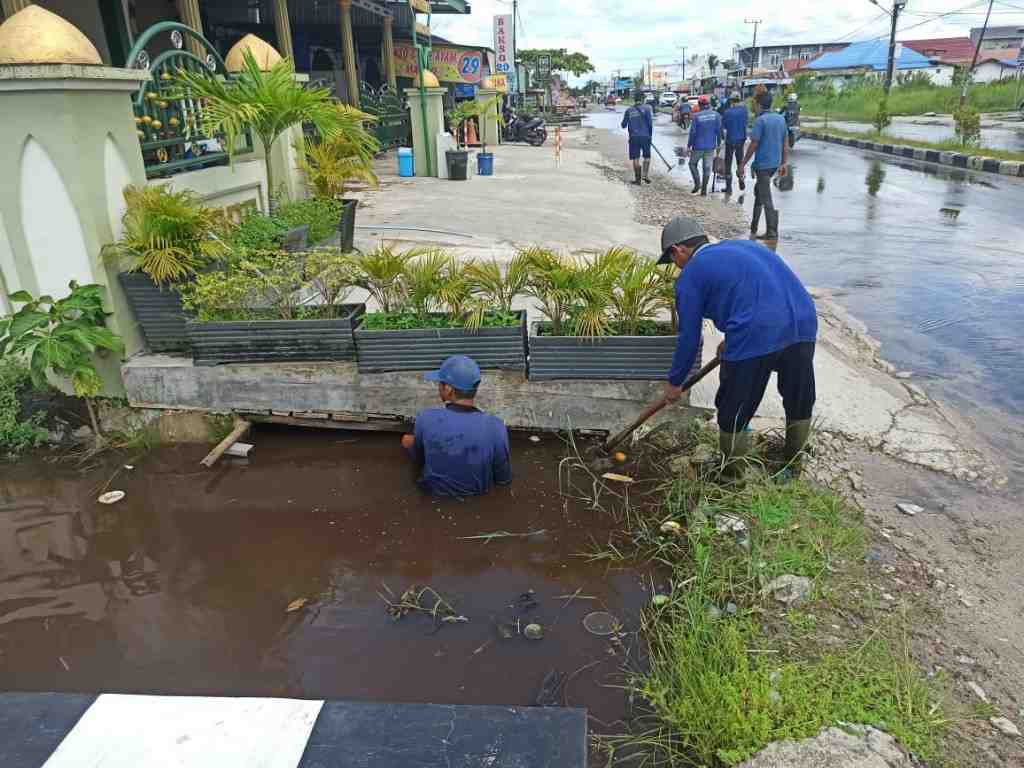 GENANGAN AIR di JALAN RAYA