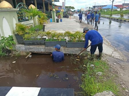 GENANGAN AIR di JALAN RAYA