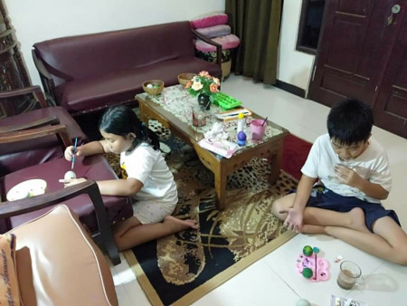 MENGHIAS TELUR PASKAH di RUMAH