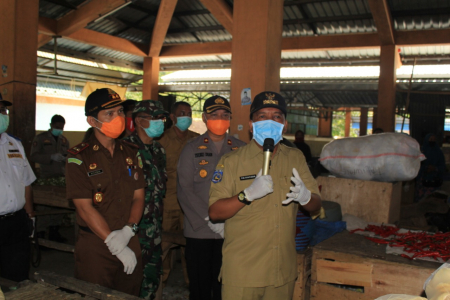 IMBAU PENJUAL di PASAR PAKAI MASKER