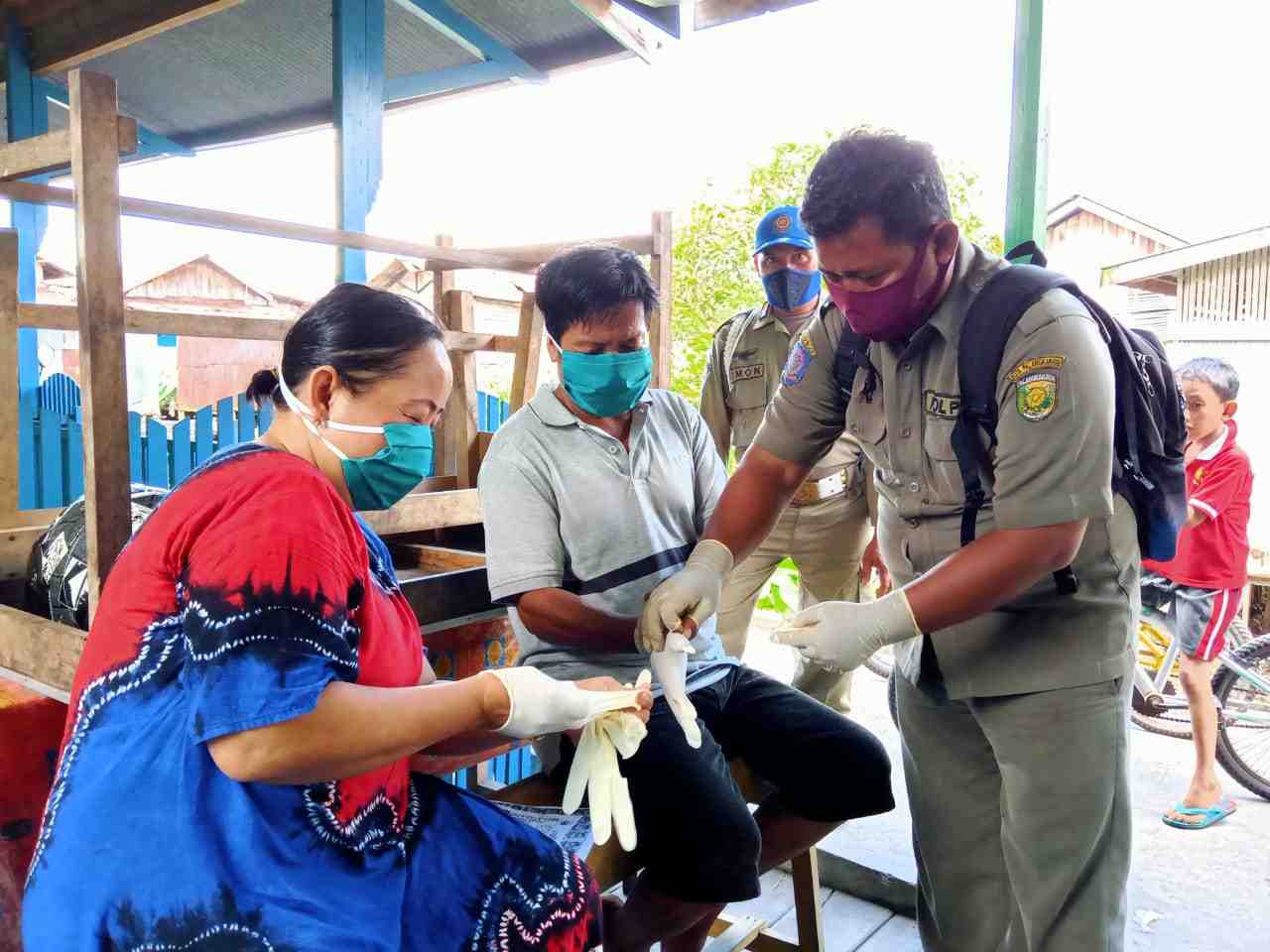BERIKAN SARUNG TANGAN GRATIS