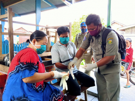 BERIKAN SARUNG TANGAN GRATIS