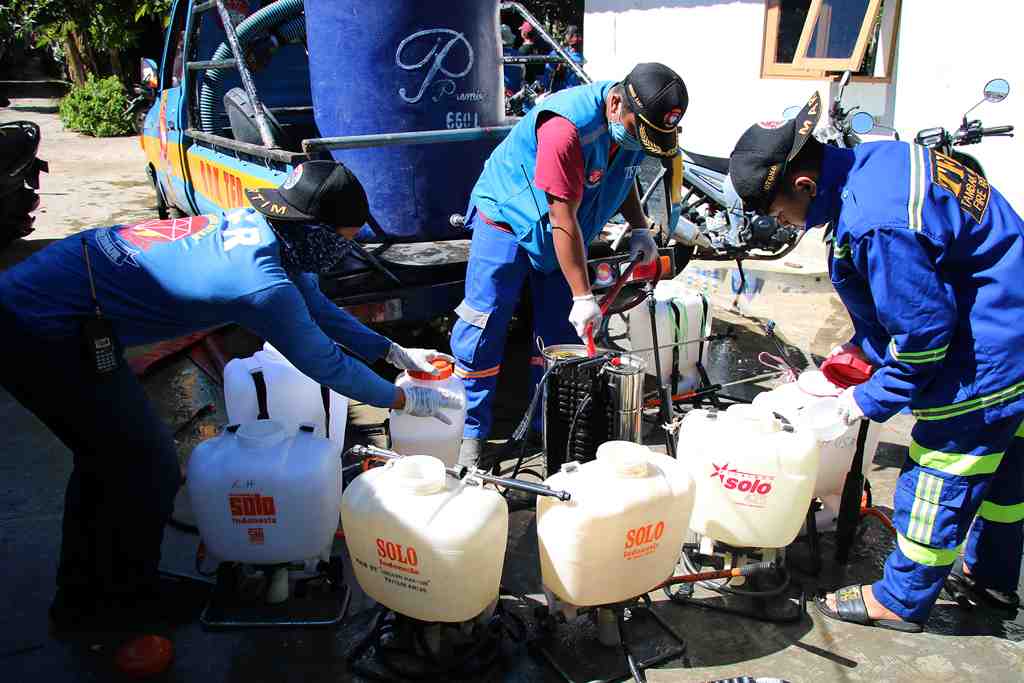 PERSIAPAN PENYEMPROTAN DISINFEKTAN