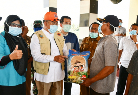 SALURKAN BIBIT PADI DAN AYAM KAMPUNG UNGGUL
