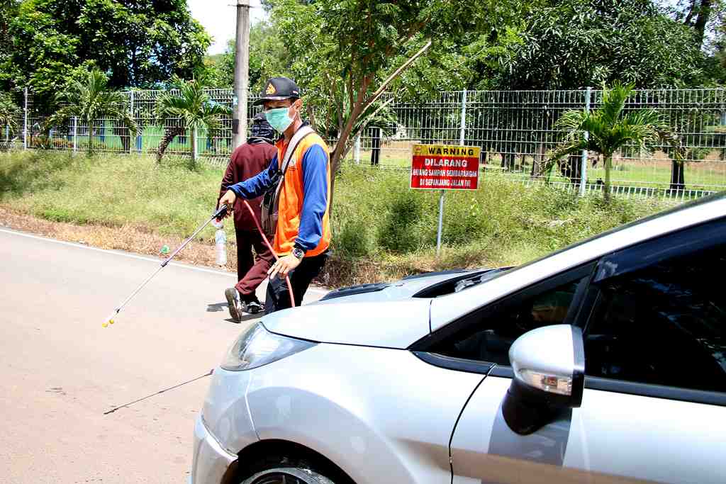 SEMPROT MOBIL DENGAN DISINFEKTAN