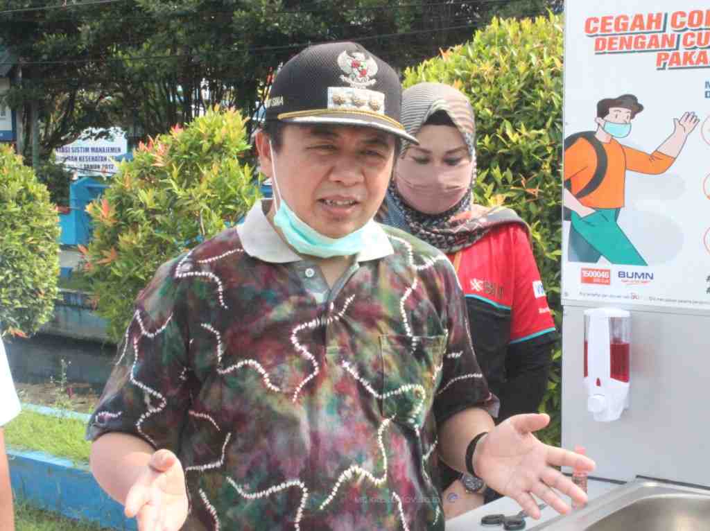 GUNAKAN TEMPAT PENCUCIAN TANGAN