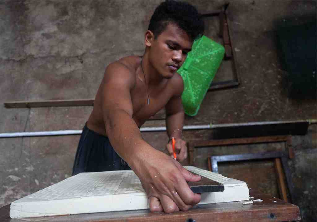 MEMOTONG TAHU