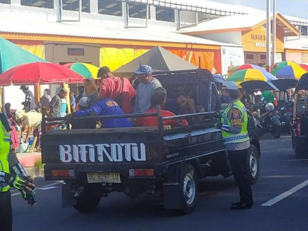 MOBIL BAK TERBUKA BUKAN UNTUK ANGKUT ORANG