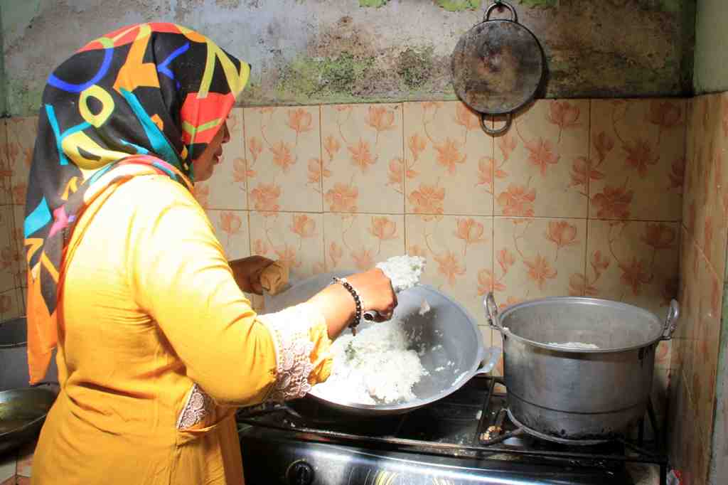 MENGUKUS NASI LALAMPA