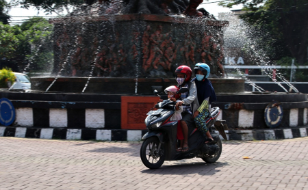 PAKAI MASKER CEGAH COVID-19