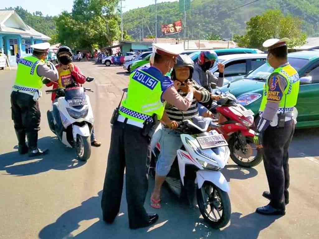 PASANG TALI HELM