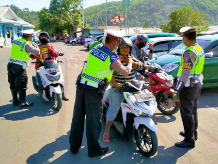 PASANG TALI HELM