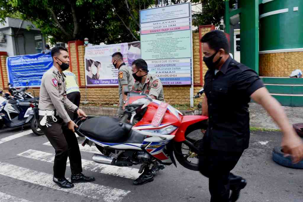 PENERTIBAN PARKIR KENDARAAN