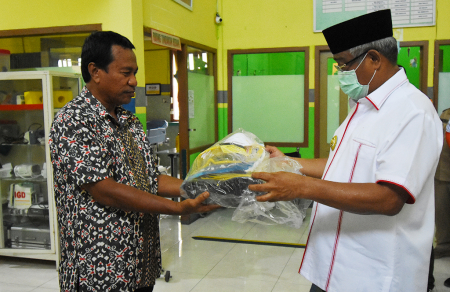 PENYERAHAN APD