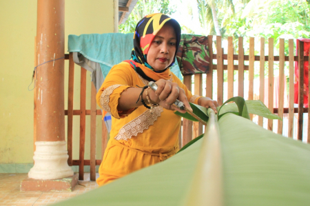 PEMBUNGKUS KUE LALAMPA