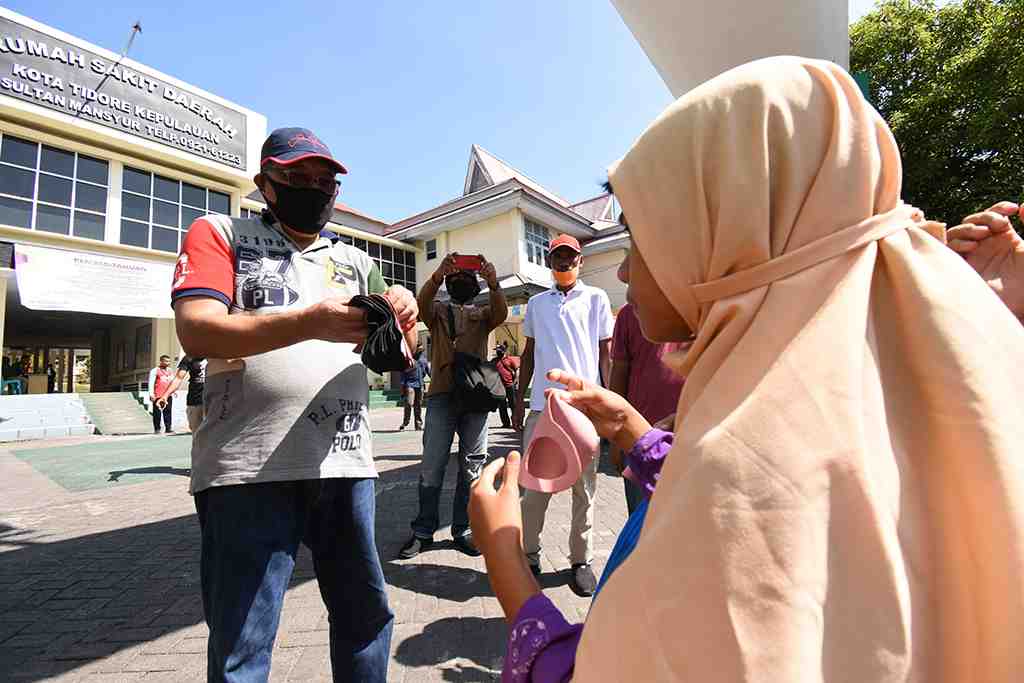 PENGUNJUNG WAJIB PAKAI MASKER