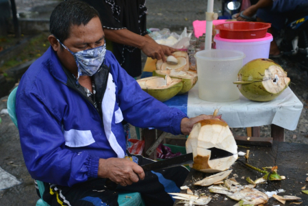 PENJUAL KELAPA MUDA