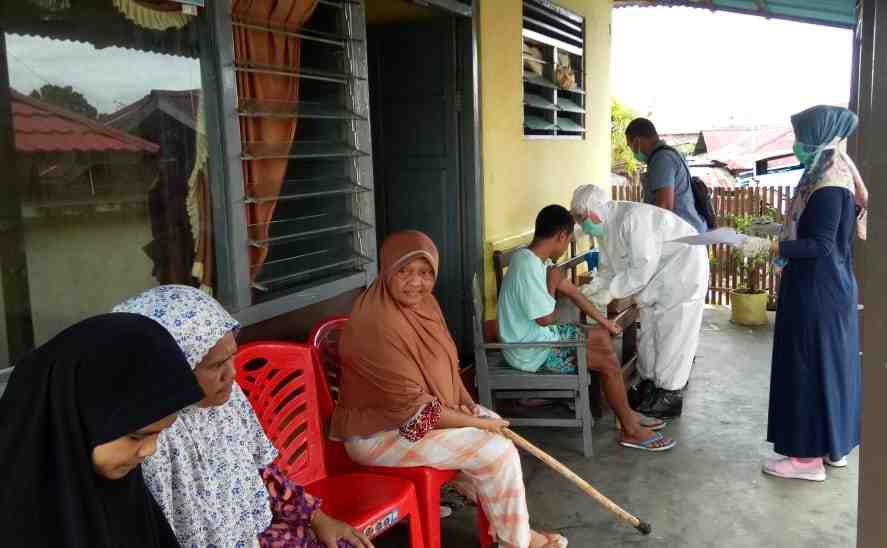  RAPID TEST KEPADA KELUARGA KONTAK COVID-19.
