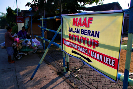  JALAN DITUTUP
