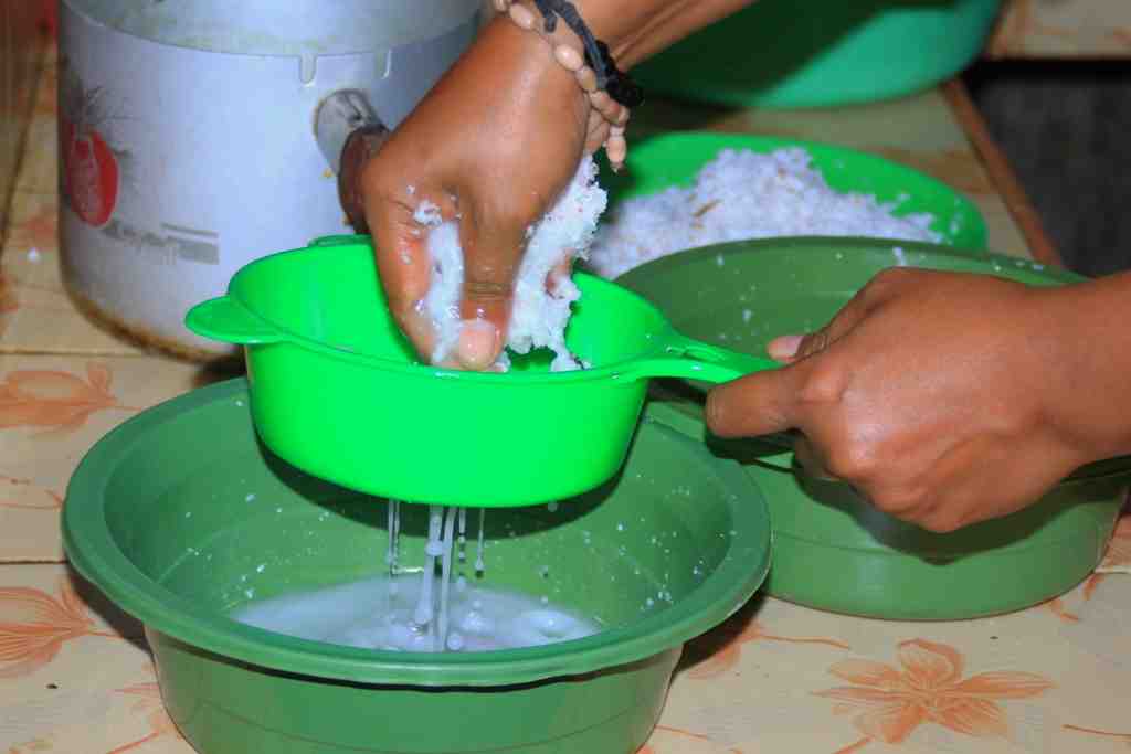 SANTAN KUE LALAMPA