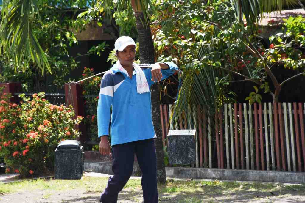 TUKANG SOL SEPATU KELILING