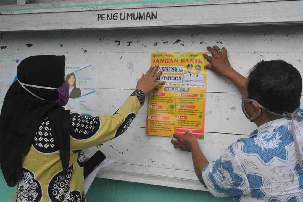 TEMPELKAN PAMFLET IMBAUAN PENCEGAHAN COVID-19