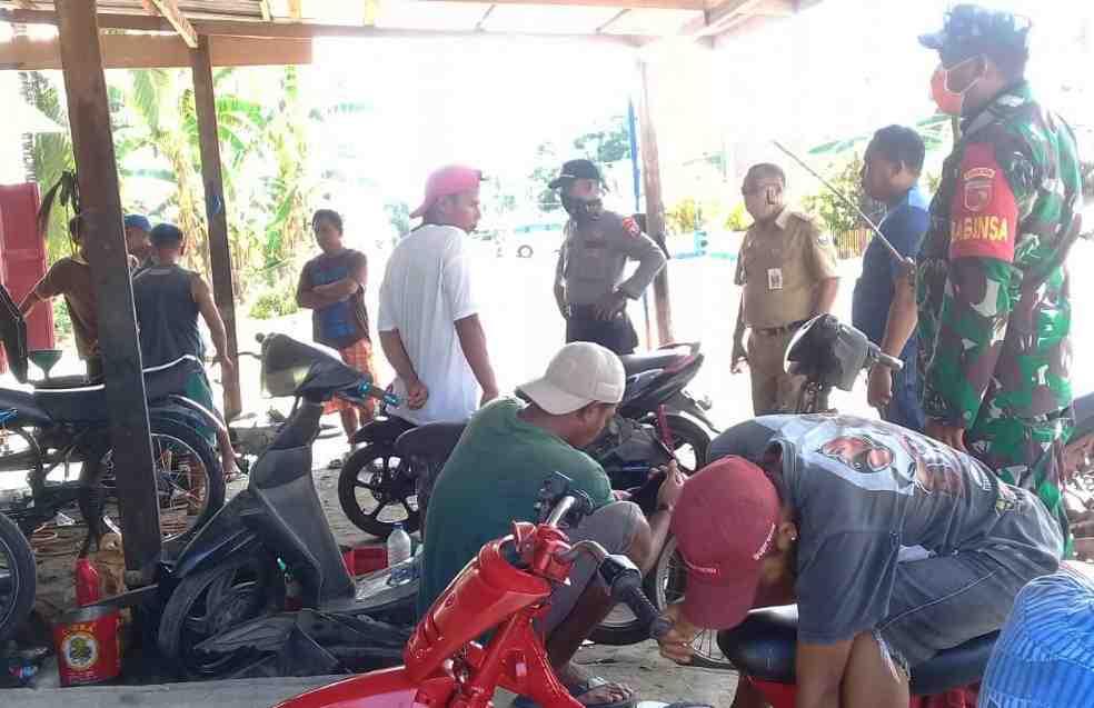 JAGA JARAK FISIK  DI BENGKEL