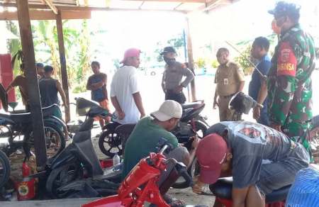 JAGA JARAK FISIK  DI BENGKEL