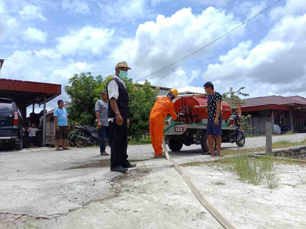 PERSIAPAN PENYEMPROTAN DISINFEKTAN