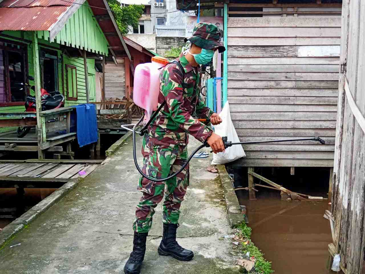 SEMPROT CAIRAN DISINFEKTAN