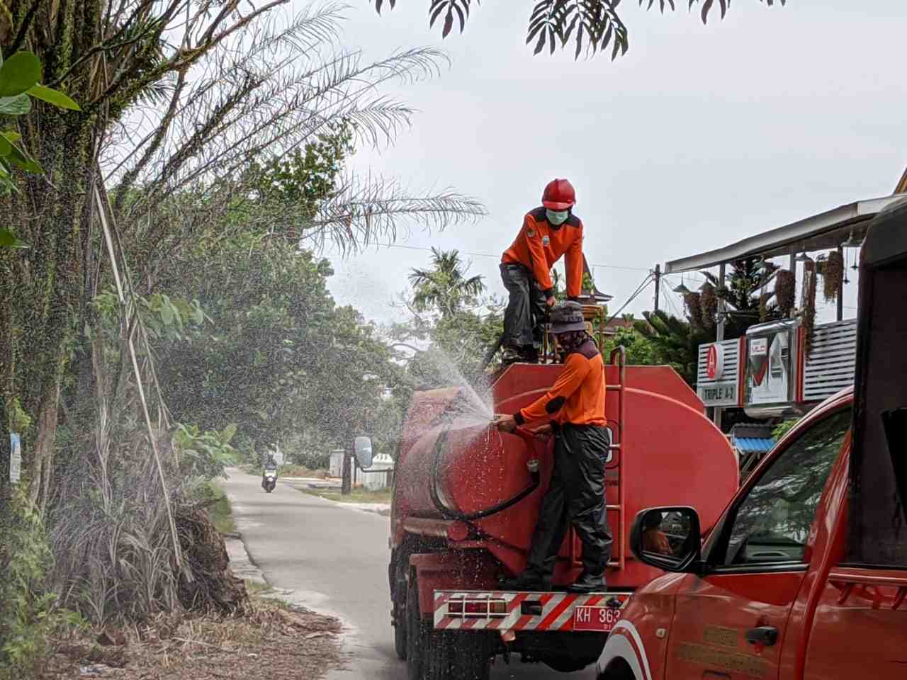 SEMPROT CAIRAN DISINFEKTAN
