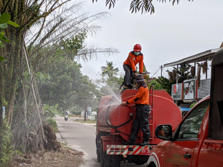 SEMPROT CAIRAN DISINFEKTAN