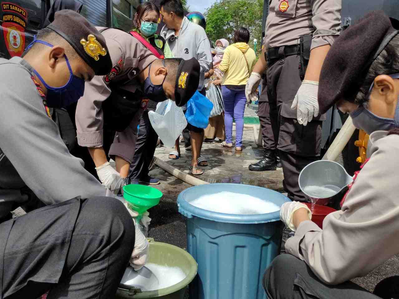 BAGIKAN CAIRAN DISINFEKTAN