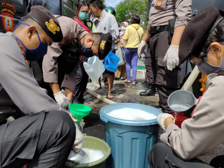BAGIKAN CAIRAN DISINFEKTAN