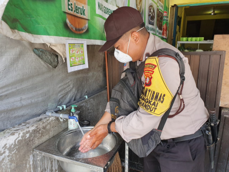 CUCI TANGAN HINDARI PENULARAN VIRUS CORONA