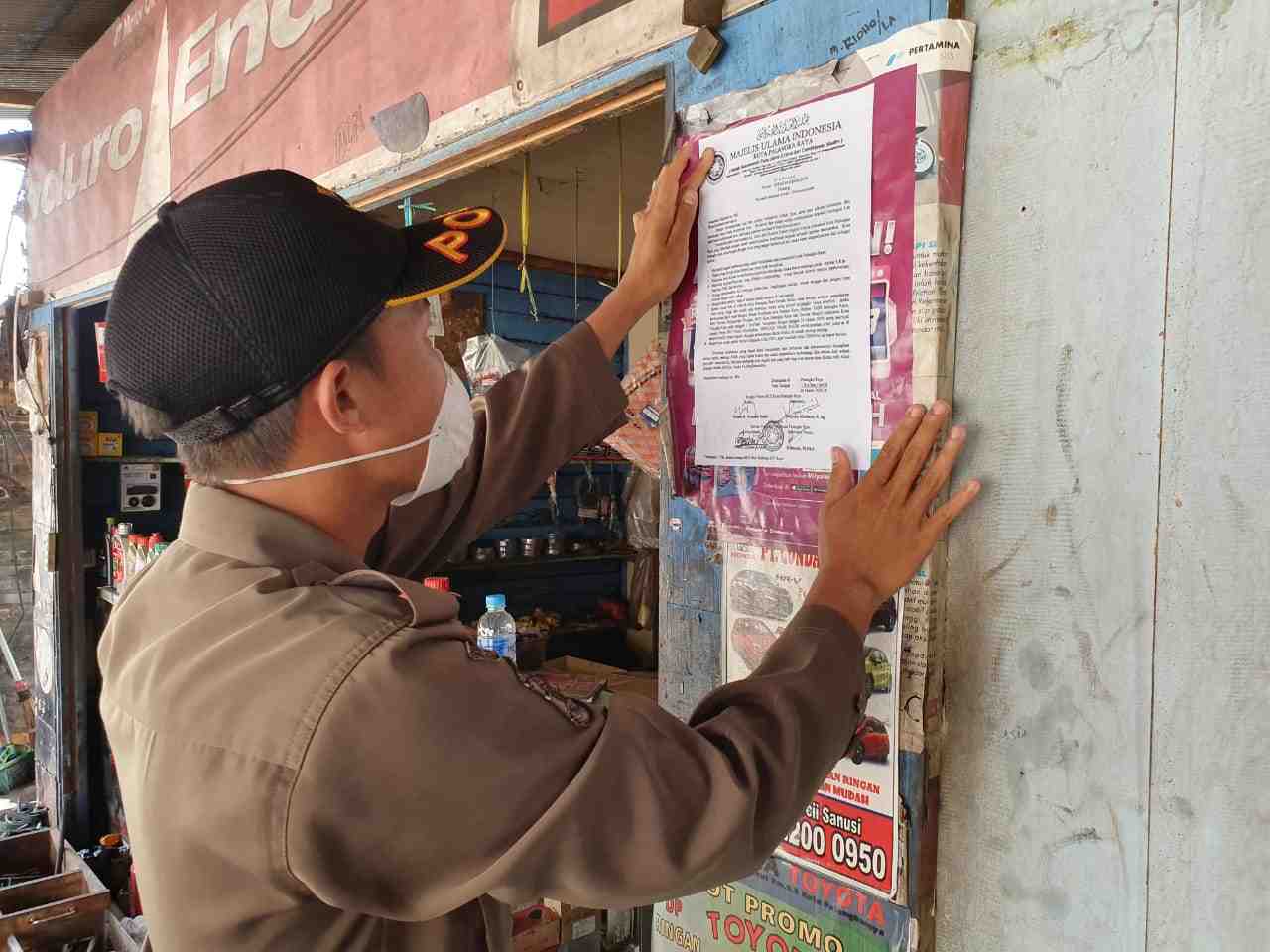 TEMPELKAN FATWA MUI